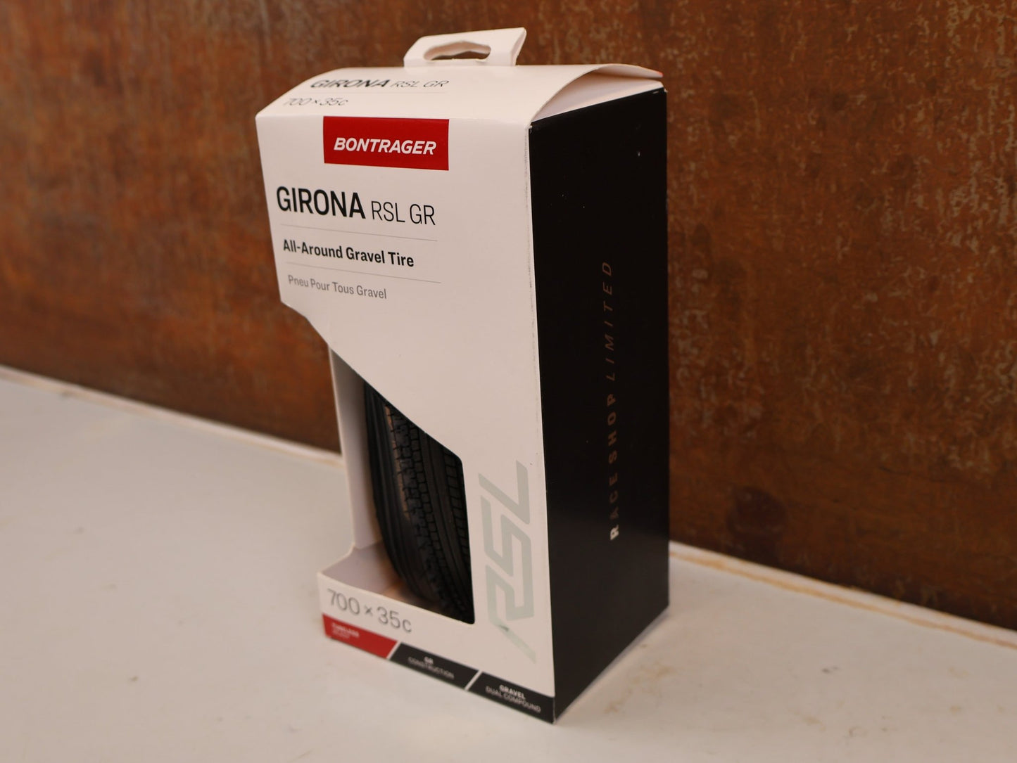 Reifen von Bontrager, BONTRAGER GIRONA RSL GR TLR GRAVELREIFEN SCHWARZ / 700C – 35 / 38 / 42 MM vor USEDBIKES-OB.DE Hintergrund