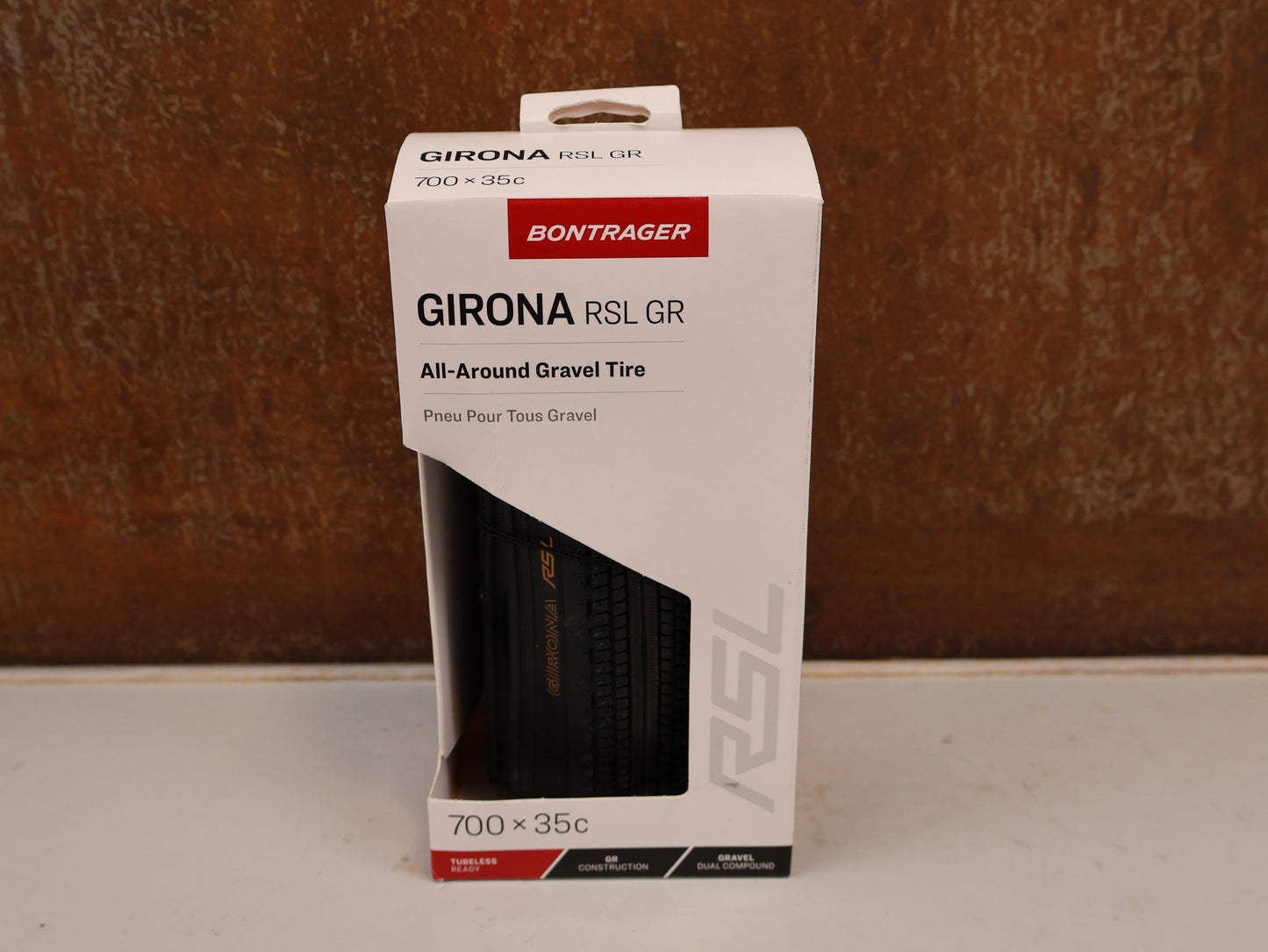 Reifen von Bontrager, BONTRAGER GIRONA RSL GR TLR GRAVELREIFEN SCHWARZ / 700C – 35 / 38 / 42 MM vor USEDBIKES-OB.DE Hintergrund