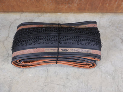 Reifen von Bontrager, BONTRAGER GIRONA RSL TLR GRAVELREIFEN 700C X 38 - 42MM vor USEDBIKES - OB.DE Hintergrund