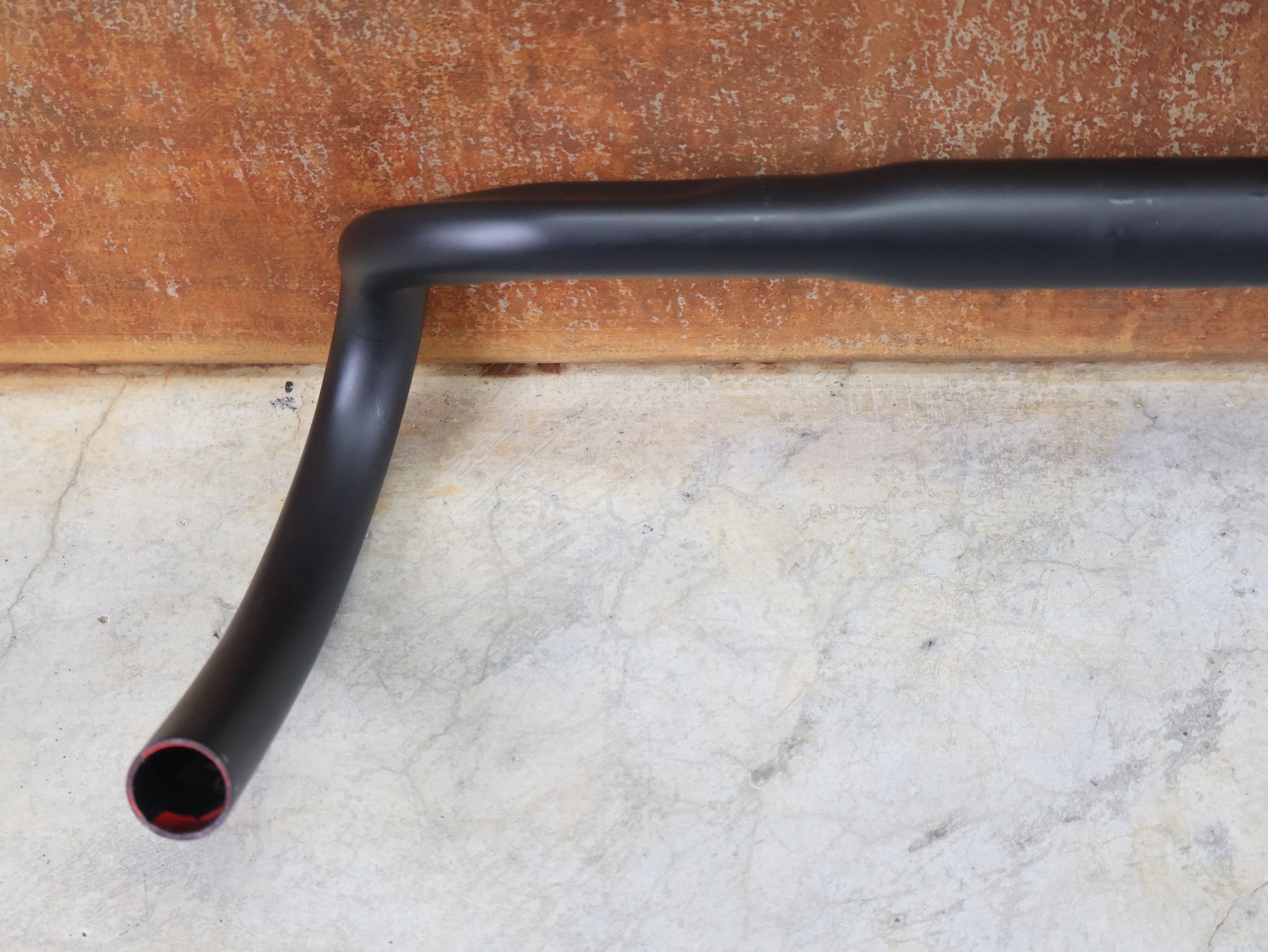 Lenker von Bontrager, BONTRAGER GR PRO ISOCORE GRAVELLENKER – OCLV CARBON – 15° FLARE – 400/460 MM vor USEDBIKES - OB.DE Hintergrund