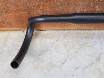 Lenker von Bontrager, BONTRAGER GR PRO ISOCORE GRAVELLENKER – OCLV CARBON – 15° FLARE – 400/460 MM vor USEDBIKES - OB.DE Hintergrund