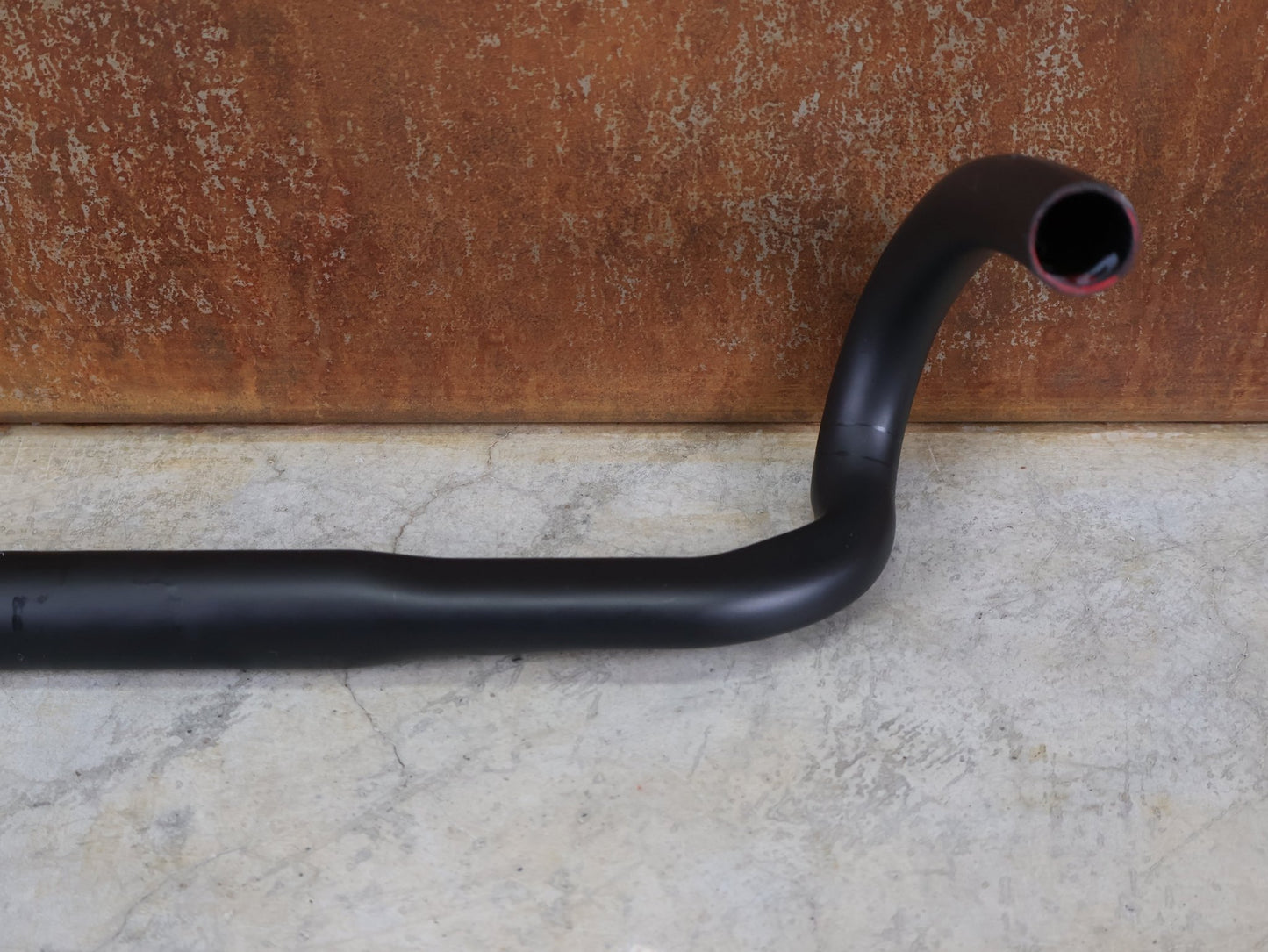 Lenker von Bontrager, BONTRAGER GR PRO ISOCORE GRAVELLENKER – OCLV CARBON – 15° FLARE – 400/460 MM vor USEDBIKES - OB.DE Hintergrund