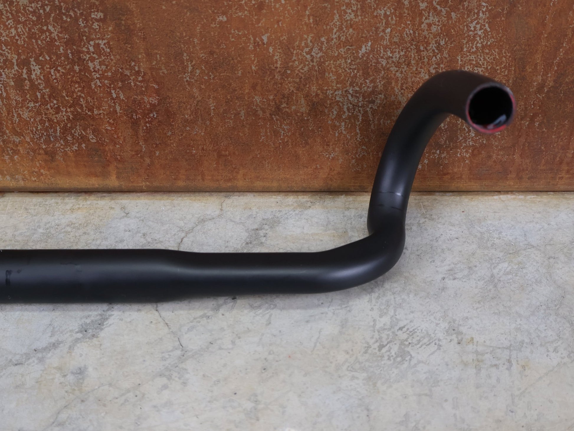 Lenker von Bontrager, BONTRAGER GR PRO ISOCORE GRAVELLENKER – OCLV CARBON – 15° FLARE – 400/460 MM vor USEDBIKES - OB.DE Hintergrund