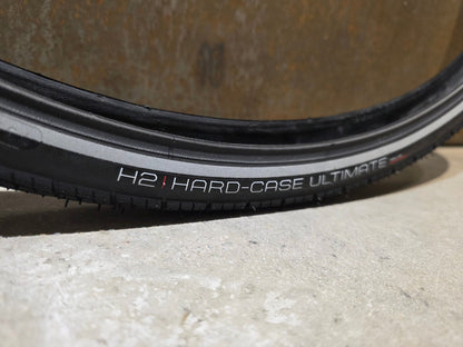 Reifen von Bontrager, BONTRAGER H2 HARD - CASE ULTIMATE HYBRID REIFEN 700C X 35MM vor USEDBIKES - OB.DE Hintergrund