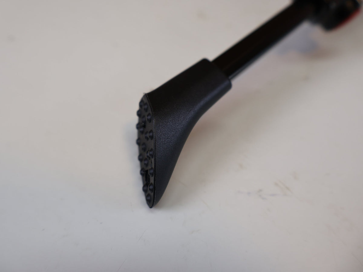 Fahrradständer & Heckträger von Bontrager, BONTRAGER HINTERBAU SEITENSTÄNDER / VERSTELLBAR FÜR 24 BIS 29 ZOLL / UNIVERSAL ALUMIUM vor USEDBIKES-OB.DE Hintergrund