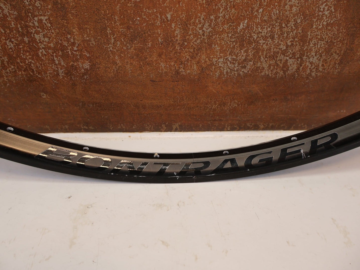 Zubehör von Bontrager, BONTRAGER KOVEE 25 TLR 29 ZOLL MTB FELGE 32 LOCH vor USEDBIKES-OB.DE Hintergrund