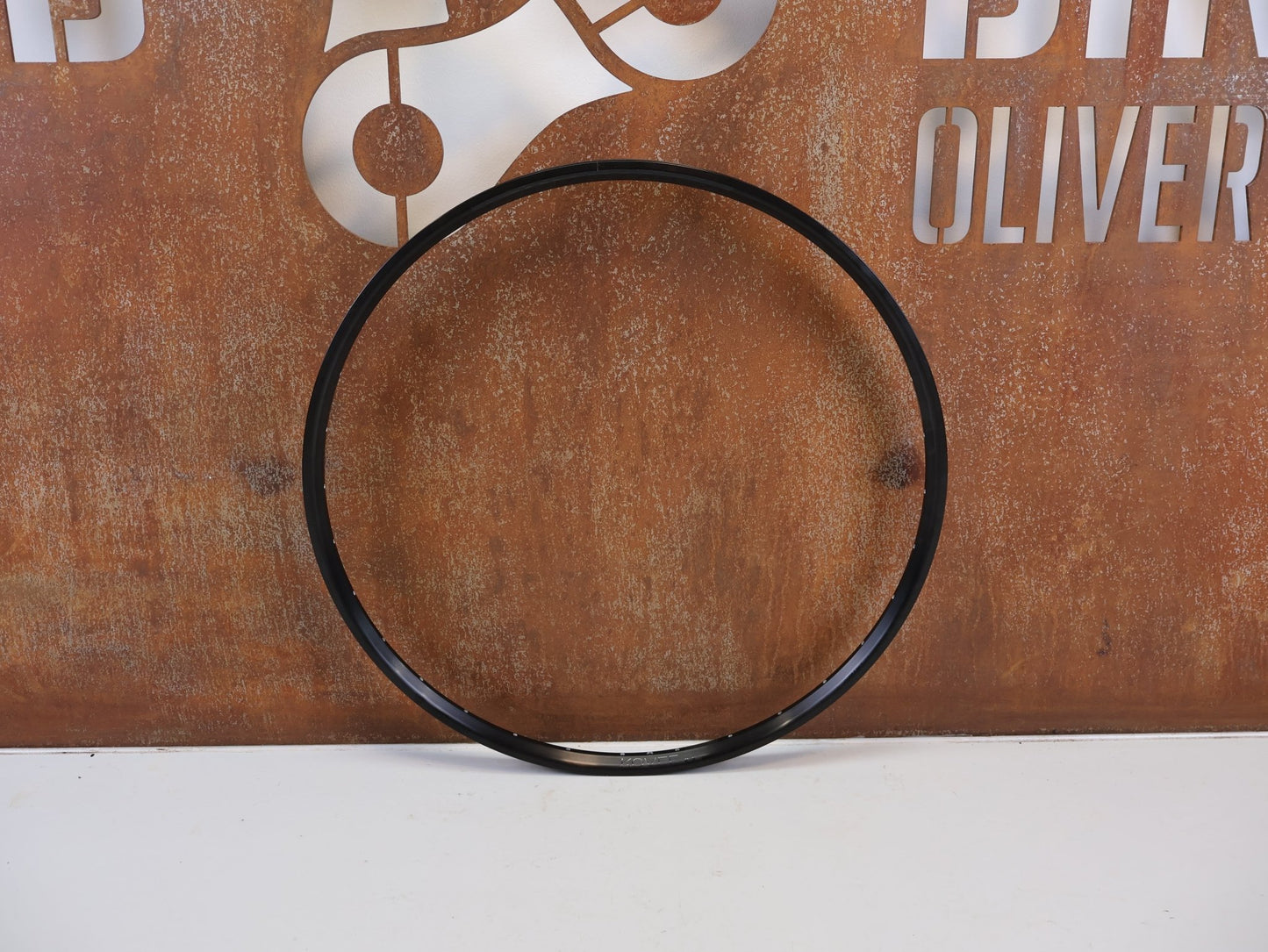 Zubehör von Bontrager, BONTRAGER KOVEE 25 TLR 29 ZOLL MTB FELGE 32 LOCH vor USEDBIKES-OB.DE Hintergrund
