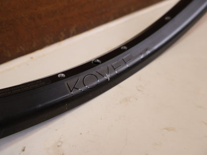 Zubehör von Bontrager, BONTRAGER KOVEE 25 TLR 29 ZOLL MTB FELGE 32 LOCH vor USEDBIKES-OB.DE Hintergrund