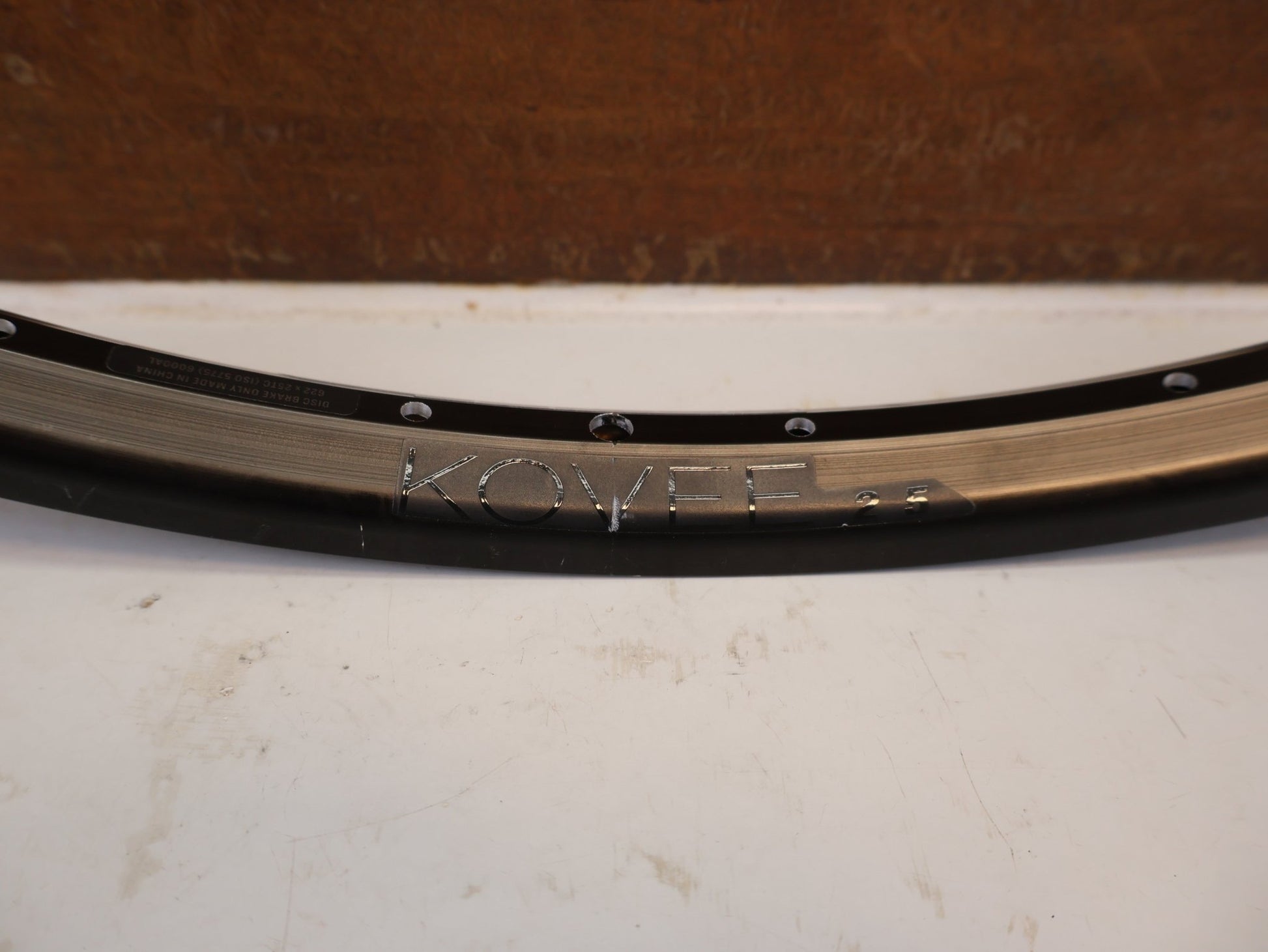 Zubehör von Bontrager, BONTRAGER KOVEE 25 TLR 29 ZOLL MTB FELGE 32 LOCH vor USEDBIKES-OB.DE Hintergrund