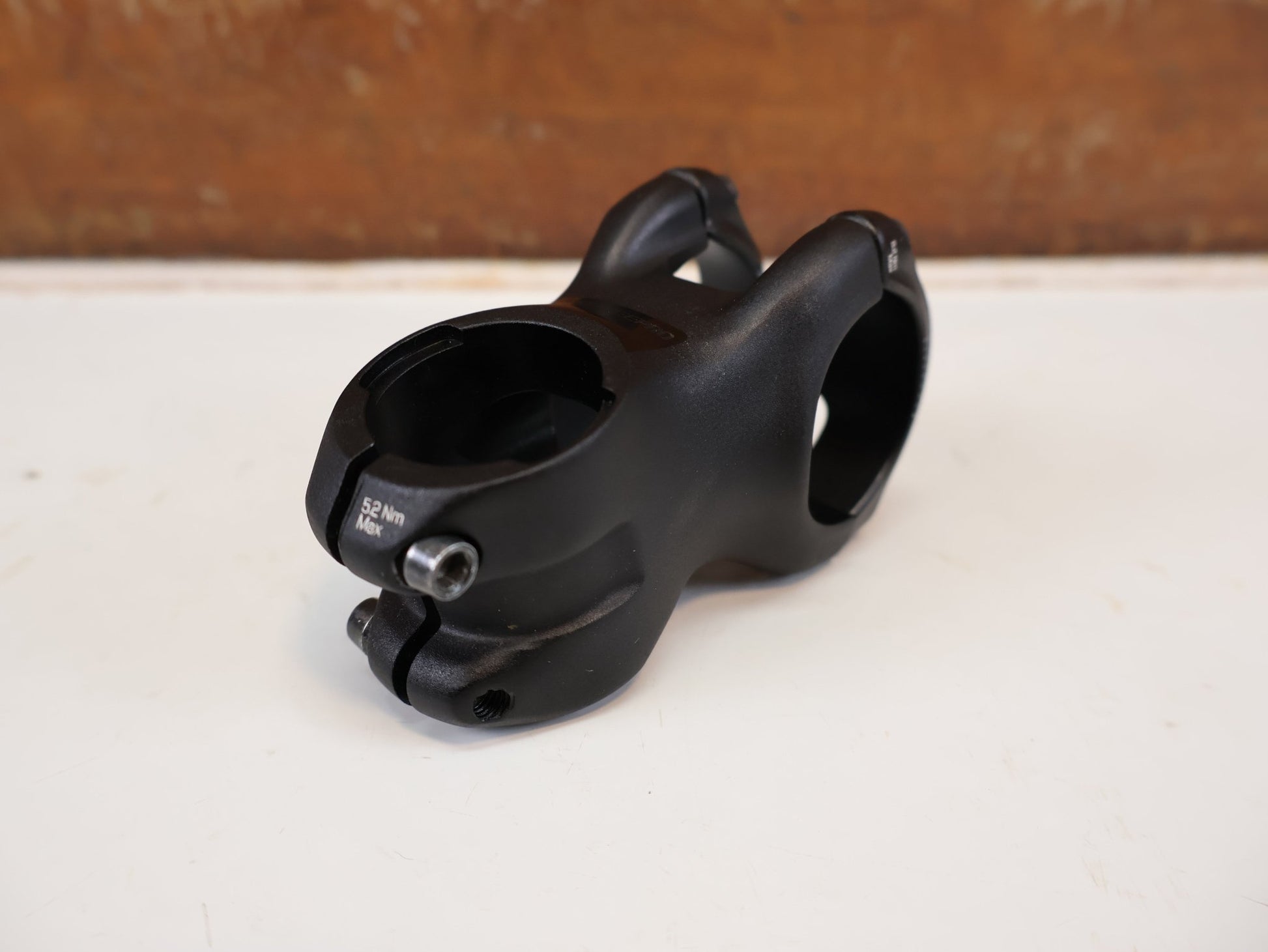 Vorbau von Bontrager, BONTRAGER KOVEE PRO 35 BLENDR VORBAU / MTB VORBAU / 13 GRAD X 50 MM vor USEDBIKES-OB.DE Hintergrund