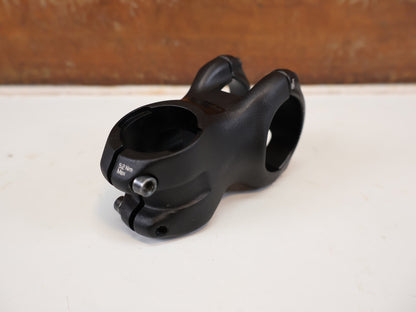 Vorbau von Bontrager, BONTRAGER KOVEE PRO 35 BLENDR VORBAU / MTB VORBAU / 13 GRAD X 50 MM vor USEDBIKES-OB.DE Hintergrund