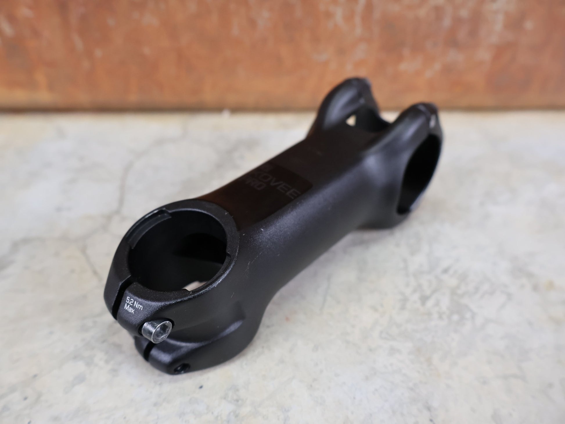 Vorbau von Bontrager, BONTRAGER KOVEE PRO 35 STEM - 13 GRAD 100MM vor USEDBIKES - OB.DE Hintergrund