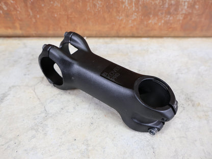 Vorbau von Bontrager, BONTRAGER KOVEE PRO 35 STEM - 13 GRAD 100MM vor USEDBIKES - OB.DE Hintergrund