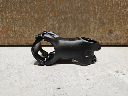 Vorbau von Bontrager, BONTRAGER KOVEE PRO 35 STEM - 13 GRAD 50 - 100MM in variant_title vor USEDBIKES - OB.DE Hintergrund