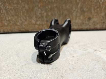 Vorbau von Bontrager, BONTRAGER KOVEE PRO 35 STEM - 13 GRAD 50 - 100MM in variant_title vor USEDBIKES - OB.DE Hintergrund