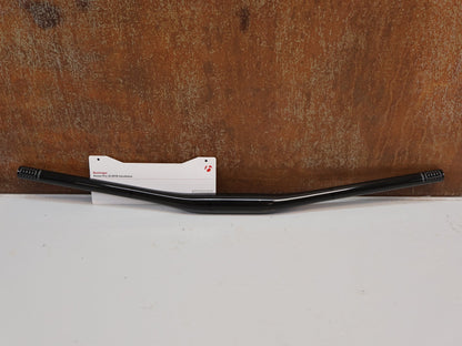 Lenker von Bontrager, BONTRAGER KOVEE PRO CARBON 35 / MTB-LENKER / 720 MM / 159 G / BLACK vor USEDBIKES-OB.DE Hintergrund
