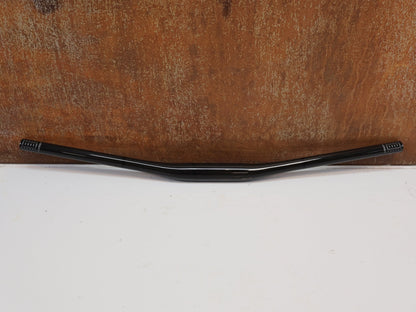 Lenker von Bontrager, BONTRAGER KOVEE PRO CARBON 35 / MTB-LENKER / 720 MM / 159 G / BLACK vor USEDBIKES-OB.DE Hintergrund