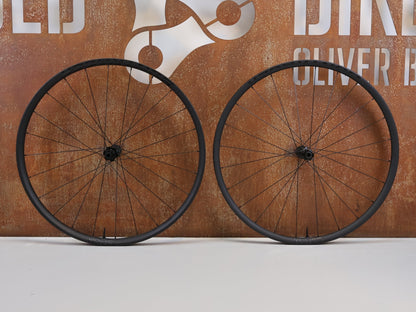 Laufrad/Laufradsatz von Bontrager, BONTRAGER KOVEE RSL 30 TLR BOOST / 29" CARBON LAUFRADSATZ / DT SWISS 240S / SRAM XD vor USEDBIKES - OB.DE Hintergrund