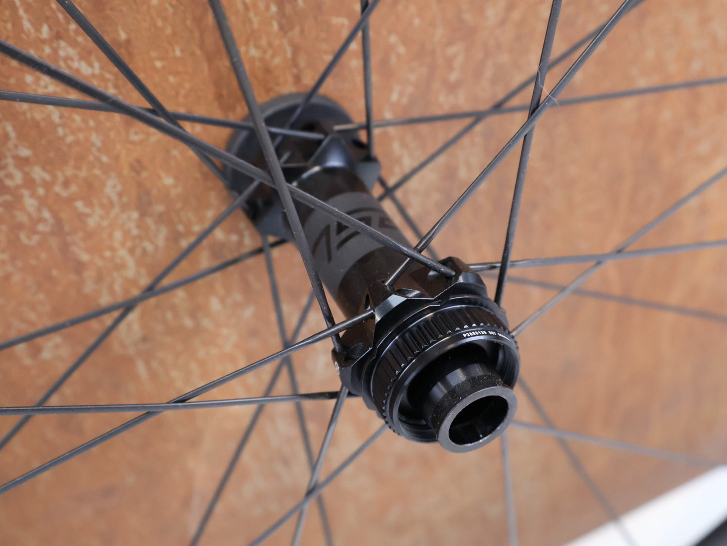 Laufrad/Laufradsatz von Bontrager, BONTRAGER KOVEE RSL 30 TLR BOOST / 29" CARBON LAUFRADSATZ / DT SWISS 240S / SRAM XD vor USEDBIKES - OB.DE Hintergrund