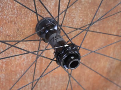 Laufrad/Laufradsatz von Bontrager, BONTRAGER KOVEE RSL 30 TLR BOOST 29 MTB LAUFRADSATZ DISC vor USEDBIKES - OB.DE Hintergrund