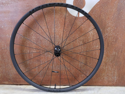 Laufrad/Laufradsatz von Bontrager, BONTRAGER KOVEE RSL 30 TLR BOOST 29 MTB LAUFRADSATZ DISC vor USEDBIKES - OB.DE Hintergrund