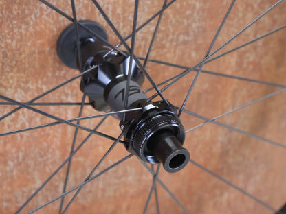 Laufrad/Laufradsatz von Bontrager, BONTRAGER KOVEE RSL 30 TLR BOOST 29 MTB LAUFRADSATZ DISC vor USEDBIKES - OB.DE Hintergrund