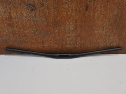 Lenker von Bontrager, BONTRAGER KOVEE XXX CARBON 35 MTB-LENKER 720 MM / 35 MM KLEMMUNG / 133 G vor USEDBIKES-OB.DE Hintergrund