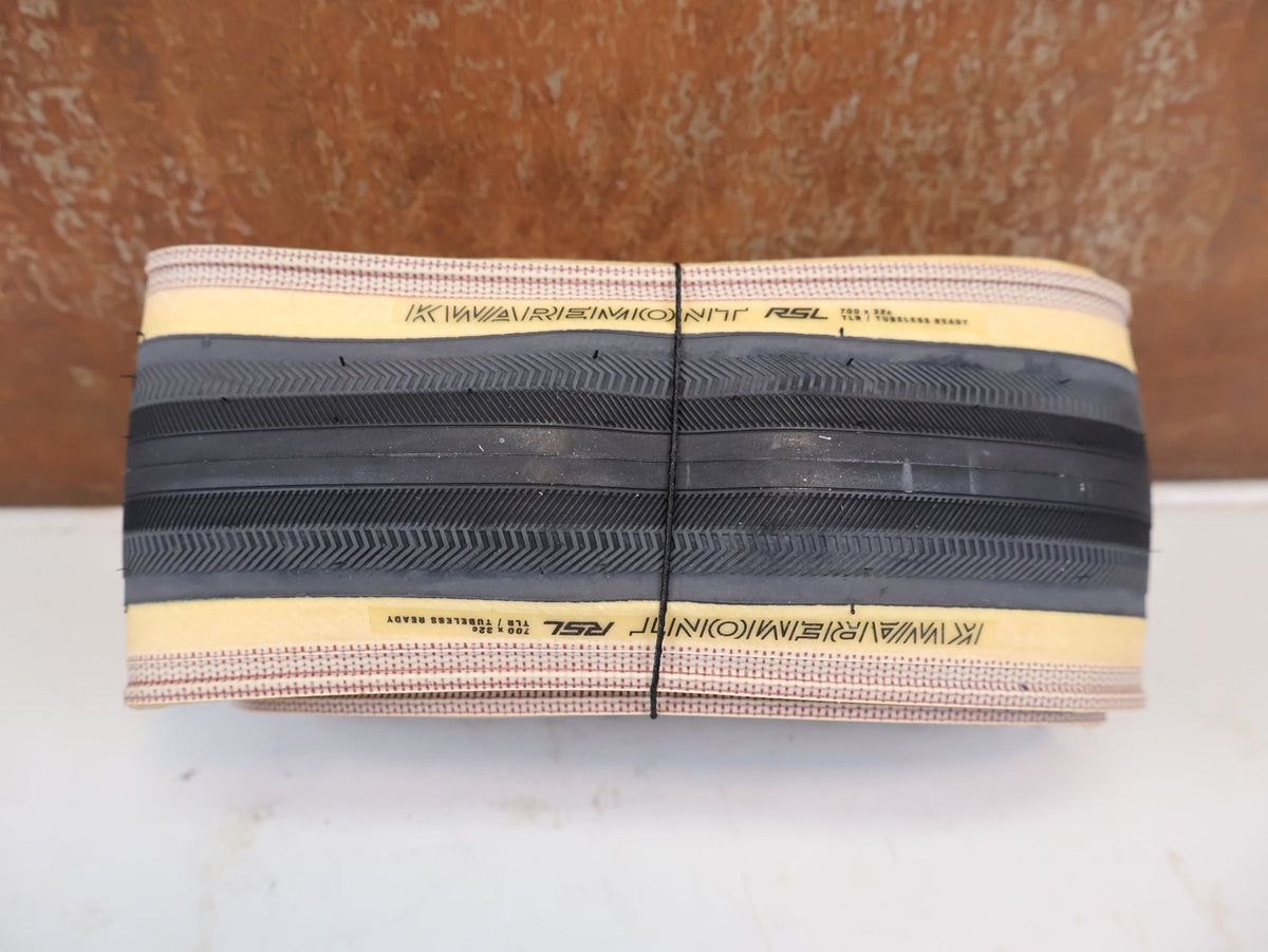 Reifen von Bontrager, BONTRAGER KWAREMONT RSL TLR RENNRADREIFEN 700X32C / 5327209 vor USEDBIKES-OB.DE Hintergrund