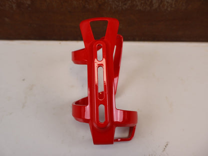 Trinkflaschen und Halter von Bontrager, BONTRAGER LEFT SIDE LOAD FLASCHENHALTER RED RECYCLED vor USEDBIKES-OB.DE Hintergrund