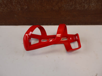 Trinkflaschen und Halter von Bontrager, BONTRAGER LEFT SIDE LOAD FLASCHENHALTER RED RECYCLED vor USEDBIKES-OB.DE Hintergrund