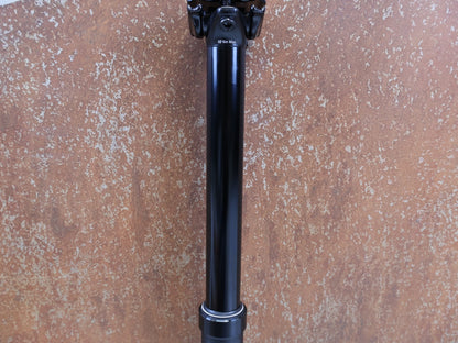 Sattelstütze von Bontrager, BONTRAGER LINE 34.9 VARIOSATTELSTÜTZE 200 MM HUB vor USEDBIKES-OB.DE Hintergrund