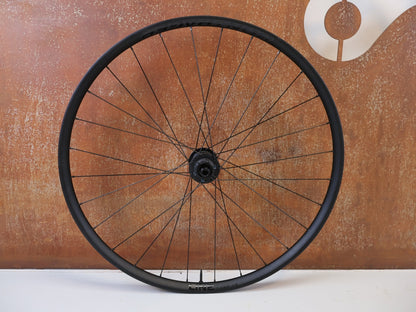 Laufrad/Laufradsatz von Bontrager, BONTRAGER LINE COMP 30 BOOST 29 MTB LAUFRADSATZ MICROSPLINE vor USEDBIKES-OB.DE Hintergrund