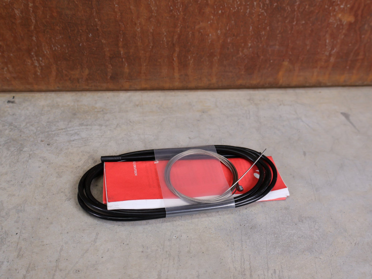 Sattelstütze von Bontrager, BONTRAGER LINE ELITE VARIOSATTELSTÜTZE 31,6 X 480 MM – 170 MM HUB / MAXFLOW / INTERN vor USEDBIKES - OB.DE Hintergrund