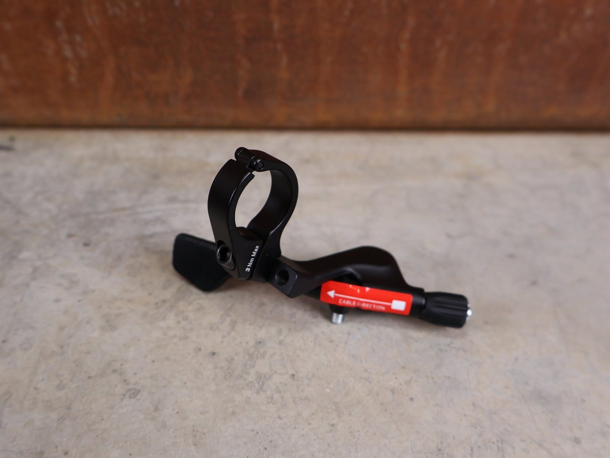 Sattelstütze von Bontrager, BONTRAGER LINE ELITE VARIOSATTELSTÜTZE 31,6 X 480 MM – 170 MM HUB / MAXFLOW / INTERN vor USEDBIKES - OB.DE Hintergrund