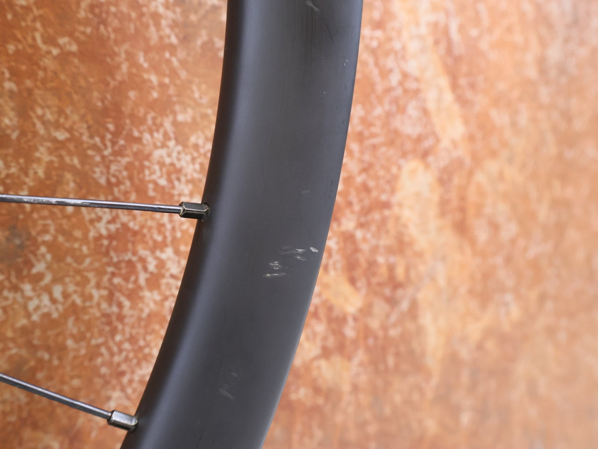 Laufrad/Laufradsatz von Bontrager, Bontrager Line Pro 30 29" Team Edition Laufradsatz DT240 DEG vor USEDBIKES-OB.DE Hintergrund