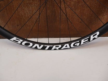Laufrad/Laufradsatz von Bontrager, Bontrager Line Pro 30 29" Team Edition Laufradsatz DT240 DEG vor USEDBIKES-OB.DE Hintergrund
