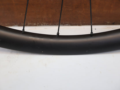 Laufrad/Laufradsatz von Bontrager, Bontrager Line Pro 30 29" Team Edition Laufradsatz DT240 DEG vor USEDBIKES-OB.DE Hintergrund