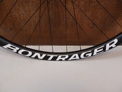 Laufrad/Laufradsatz von Bontrager, Bontrager Line Pro 30 29" Team Edition Laufradsatz DT240 DEG vor USEDBIKES-OB.DE Hintergrund