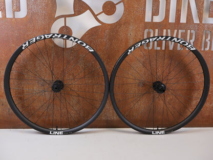 Laufrad/Laufradsatz von Bontrager, Bontrager Line Pro 30 29" Team Edition Laufradsatz DT240 DEG vor USEDBIKES-OB.DE Hintergrund