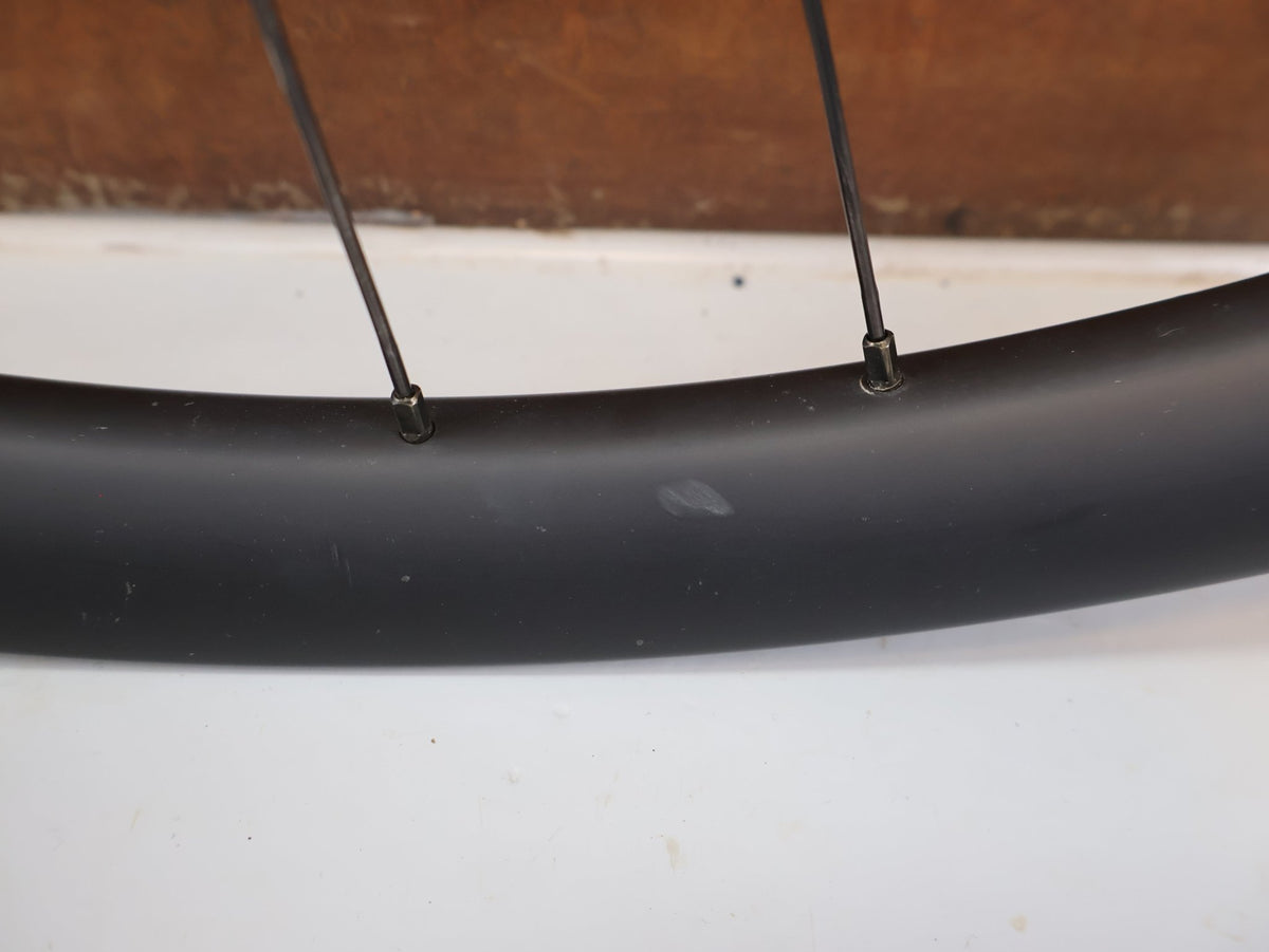 Laufrad/Laufradsatz von Bontrager, Bontrager Line Pro 30 29" Team Edition Laufradsatz DT240 DEG vor USEDBIKES-OB.DE Hintergrund