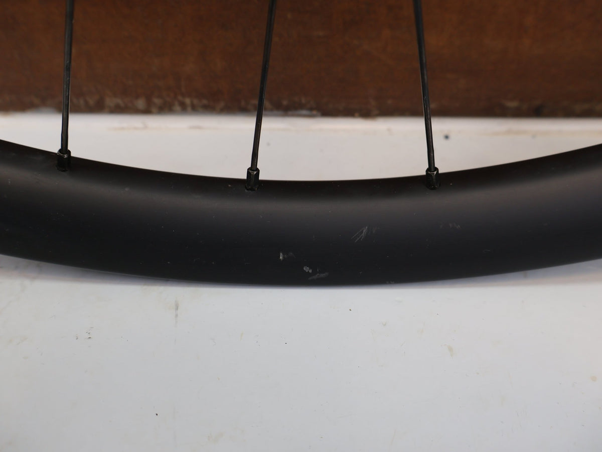 Laufrad/Laufradsatz von Bontrager, Bontrager Line Pro 30 29" Team Edition Laufradsatz DT240 DEG vor USEDBIKES-OB.DE Hintergrund