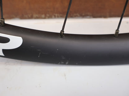 Laufrad/Laufradsatz von Bontrager, Bontrager Line Pro 30 29" Team Edition Laufradsatz DT240 DEG vor USEDBIKES-OB.DE Hintergrund