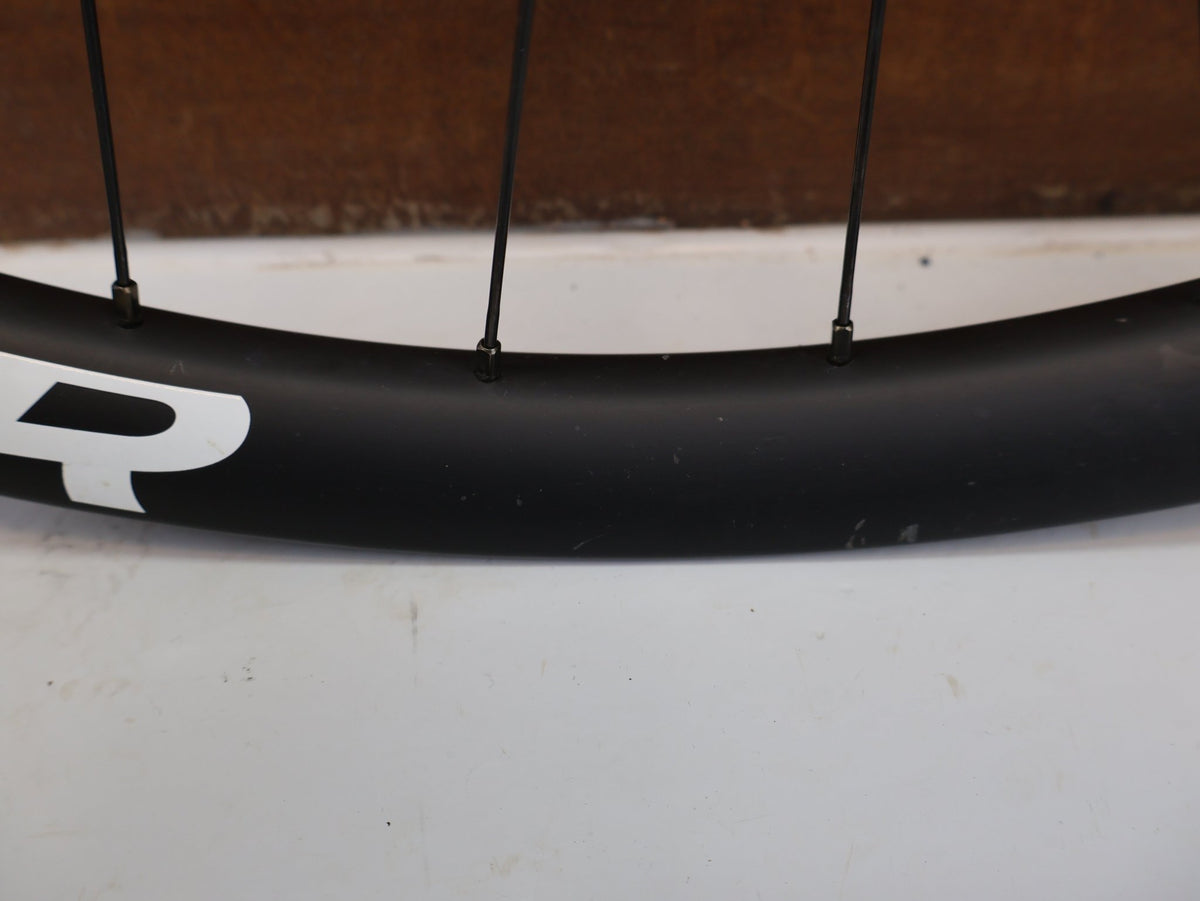 Laufrad/Laufradsatz von Bontrager, Bontrager Line Pro 30 29" Team Edition Laufradsatz DT240 DEG vor USEDBIKES-OB.DE Hintergrund