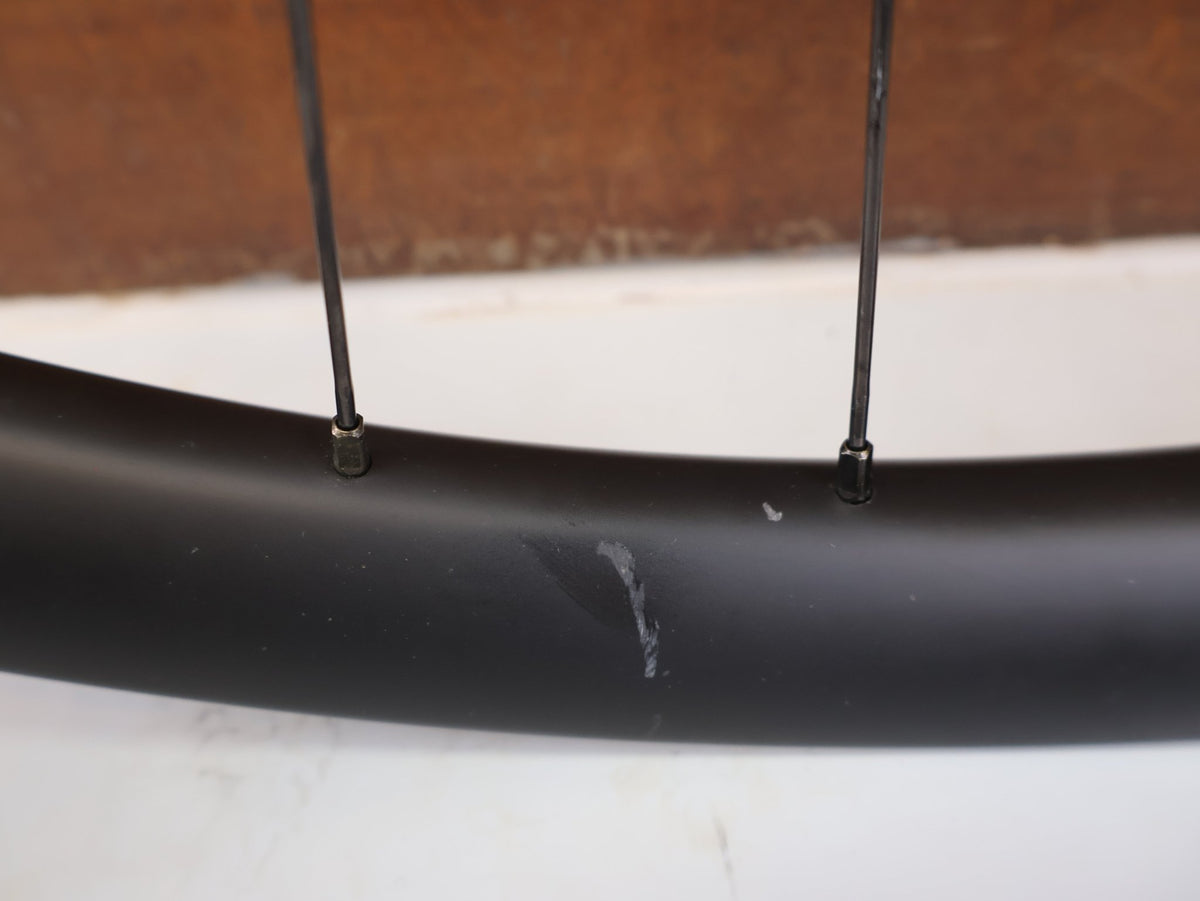 Laufrad/Laufradsatz von Bontrager, Bontrager Line Pro 30 29" Team Edition Laufradsatz DT240 DEG vor USEDBIKES-OB.DE Hintergrund