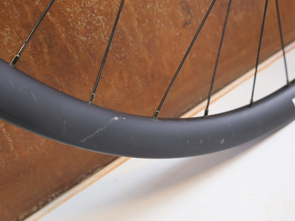 Laufrad/Laufradsatz von Bontrager, Bontrager Line Pro 30 29" Team Edition Laufradsatz DT240 DEG vor USEDBIKES-OB.DE Hintergrund