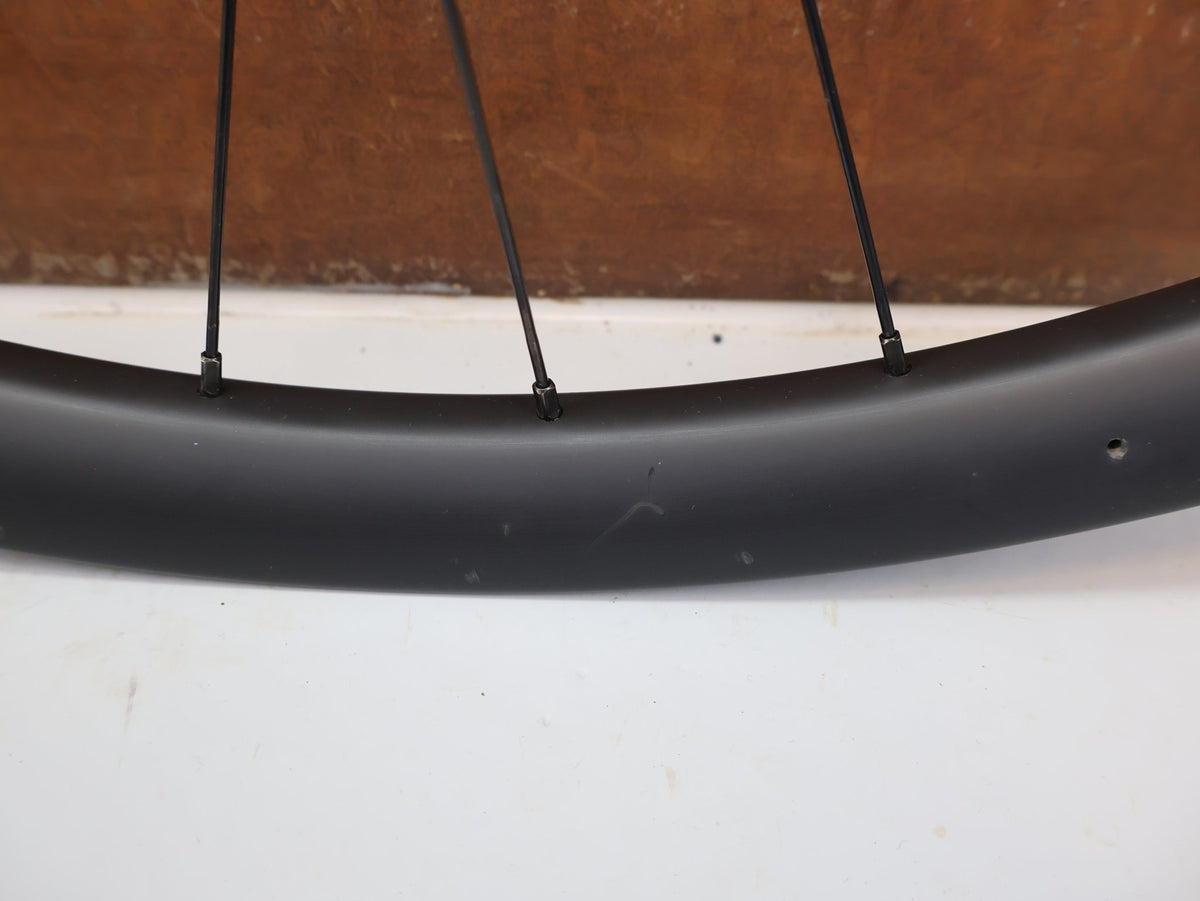 Laufrad/Laufradsatz von Bontrager, Bontrager Line Pro 30 29" Team Edition Laufradsatz DT240 DEG vor USEDBIKES-OB.DE Hintergrund