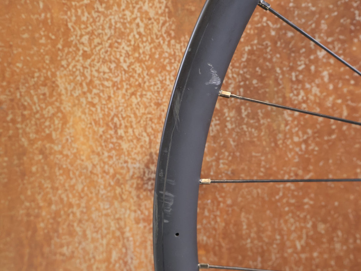 Laufrad/Laufradsatz von Bontrager, Bontrager Line Pro 30 29" Team Edition Laufradsatz DT240 DEG vor USEDBIKES-OB.DE Hintergrund
