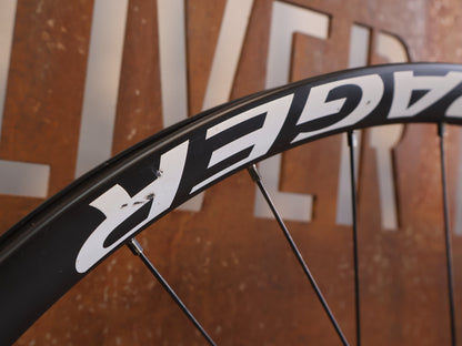 Laufrad/Laufradsatz von Bontrager, Bontrager Line Pro 30 29" Team Edition Laufradsatz DT240 DEG vor USEDBIKES-OB.DE Hintergrund