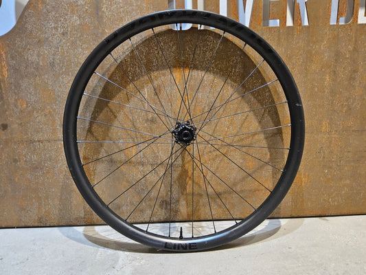 Laufrad/Laufradsatz von Bontrager, BONTRAGER LINE PRO 30 CARBON LAUFRADSATZ 29 / 27,5 ZOLL DISC XD - FREILAUF vor USEDBIKES - OB.DE Hintergrund