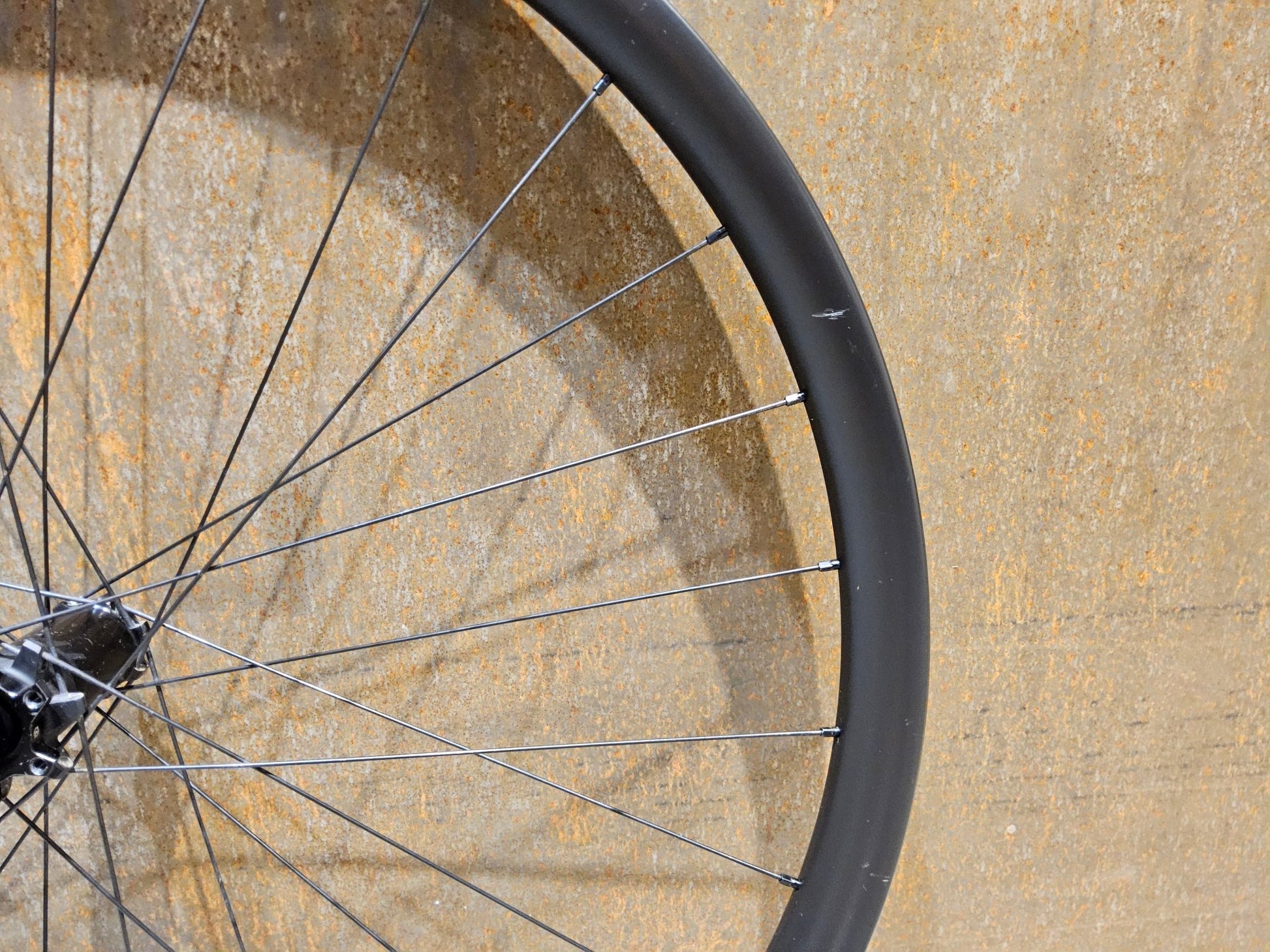 Laufrad/Laufradsatz von Bontrager, BONTRAGER LINE PRO 30 CARBON LAUFRADSATZ 29 / 27,5 ZOLL DISC XD - FREILAUF vor USEDBIKES - OB.DE Hintergrund